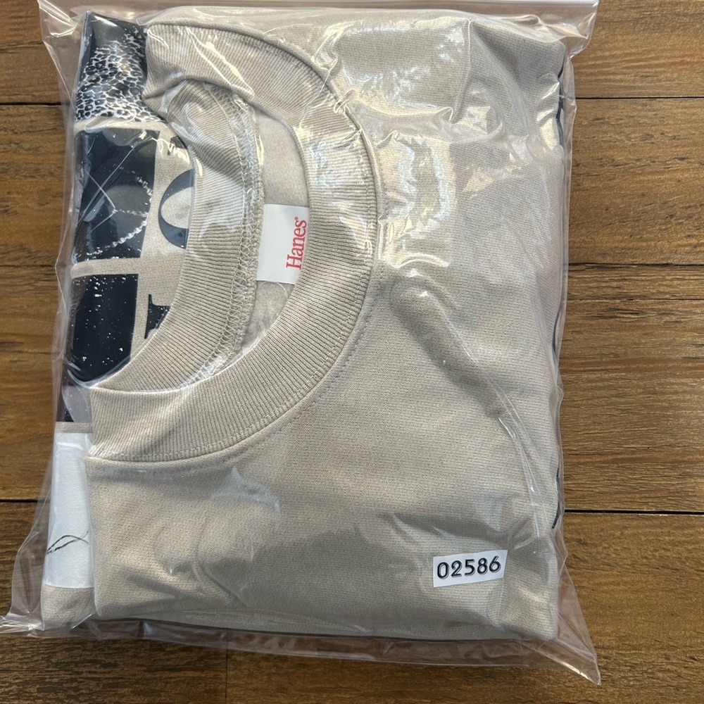 POST MALONE Hanes Cream Graphic Oversized Sweatshirt - Picture 11 of 11